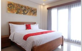 RedDoorz Plus near Canggu Beach